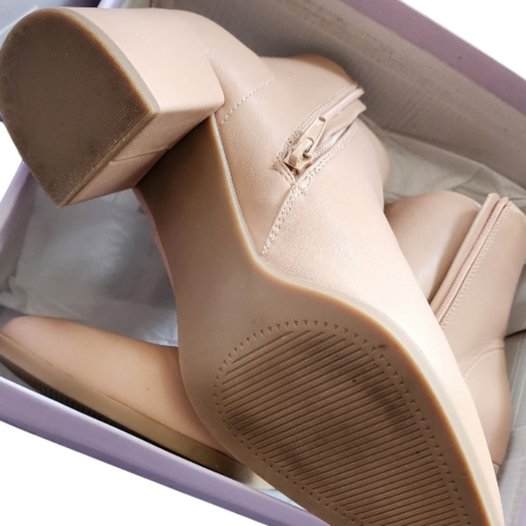 Elegant Tan Ankle Boots - Picture 4 of 7